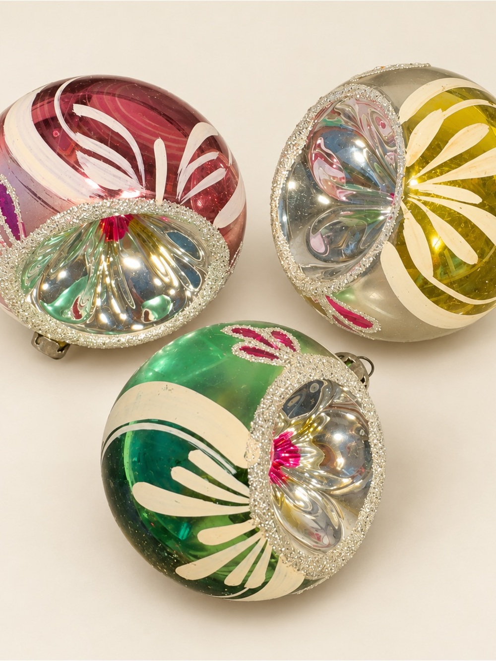 Vintage-Inspired Green Indented Glass Holiday Ornament - Unbranded